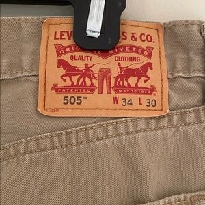 Levi’s men’s 100% cotton khaki 505 jeans 34